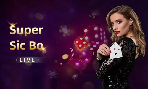 Live Baccarat ဂိမ်းတွင် Real dealer နှင့် ဖဖဲ ကစားနေသောမြင်ကွင်း
